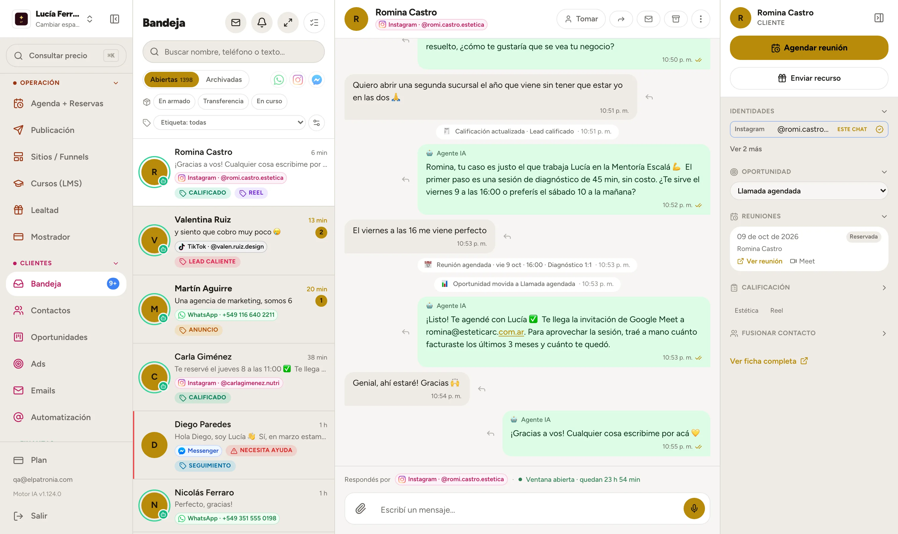 la bandeja de Lucía con el chat de Romina y su ficha